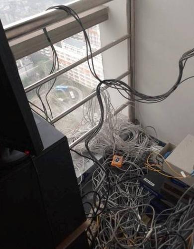 服务器很多网线插口_ALM3416067 网线信噪比异常