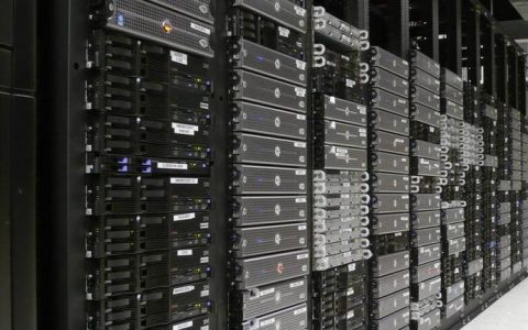 服务器能容纳多少人_最大能同时迁移多少台服务器