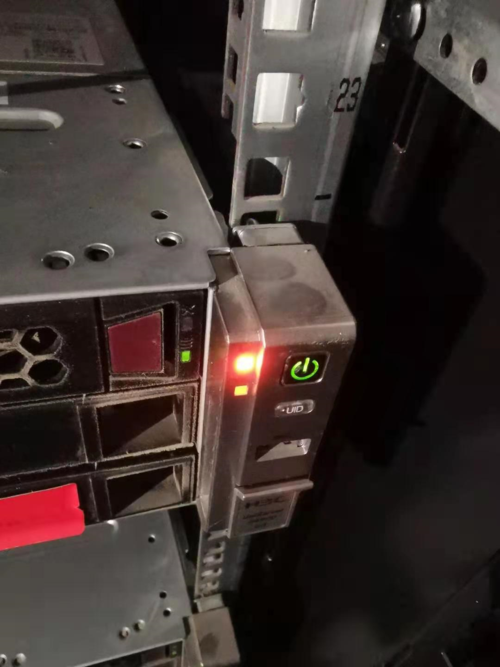 服务器闪橘黄色灯什么意思