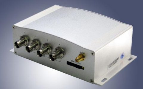 万维网服务器通常包括哪些关键设备？