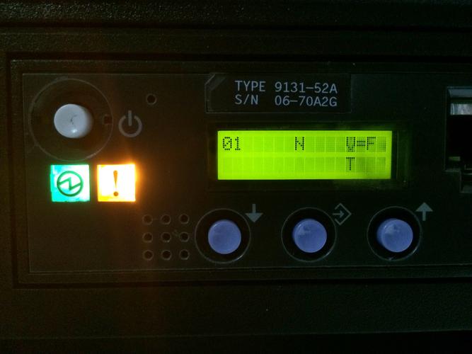 服务器三个灯是什么意思