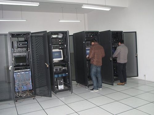 校园网络中心需要什么服务器
