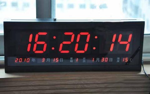 如何选择适合闹钟应用的服务器类型？