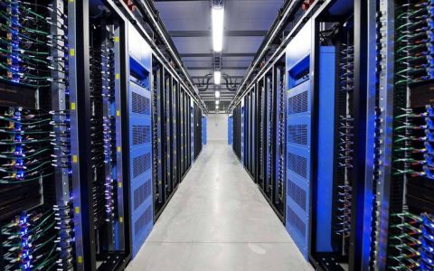 当前服务器普遍采用哪些操作系统？