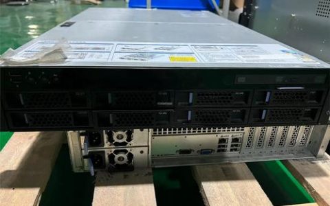 如何优化多媒体网络服务器以应对大规模多媒体事件？