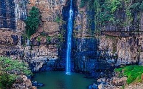 如何通过风景和名人识别技术增强旅游体验？