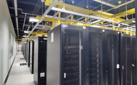 服务器组如何优化以提高企业网络性能？