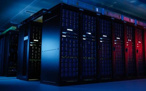 大型网站通常采用哪些Web服务器技术？