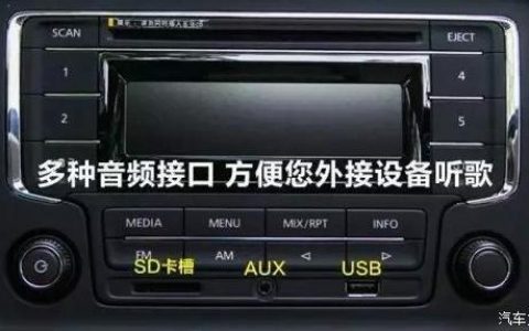 如何正确插入U盘以便播放内容？