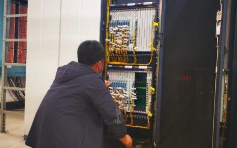 如何有效进行服务器网站的建设与维护以确保设备创建的顺利进行？