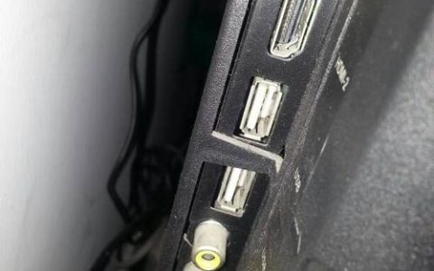如何在电视上找到并打开已插入的U盘？