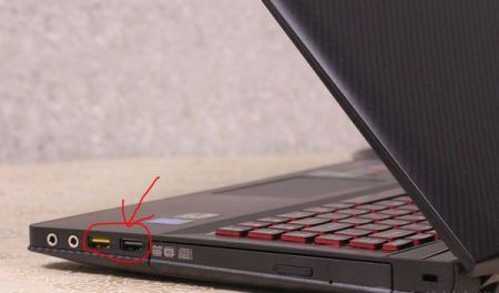 戴尔电脑u盘插在主机哪里