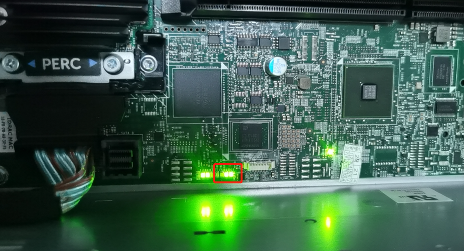 sr550服务器亮黄灯是什么故障