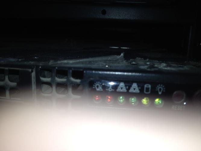 服务器指示灯显示888什么问题