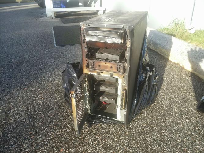 毁服务器的装置是什么样的