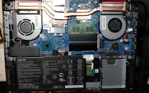 华硕飞行堡垒系列的光盘通常位于哪里？