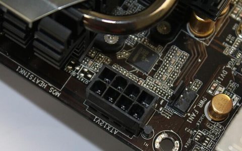 如何正确连接CPU电源线？
