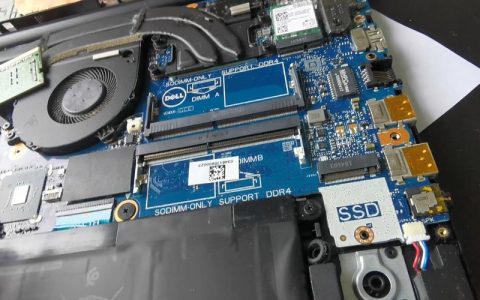 如何找到并安装笔记本电脑的SSD硬盘位置？