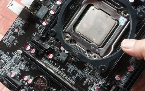 如何选择适合Intel Xeon E52670 v3处理器的服务器主板？