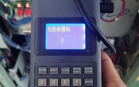 日立电梯LGE系列采用了哪种服务器配置?