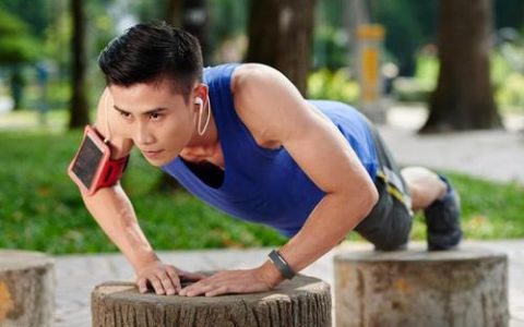 如何在百度云服务中找到并管理好友列表？