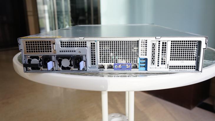 电脑后台服务器长什么样子