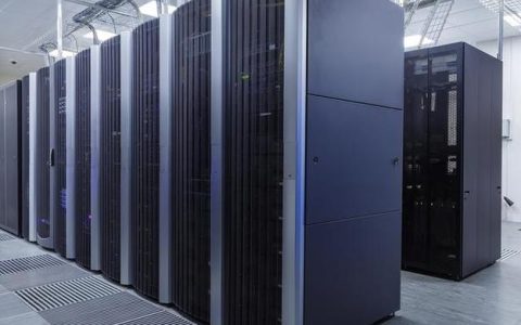 计算机服务器在哪些场合中扮演关键角色？