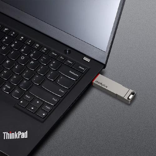 u盘插在笔记本的哪里