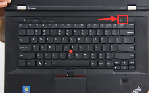 如何找到并启动ThinkPad S2的开机按钮？