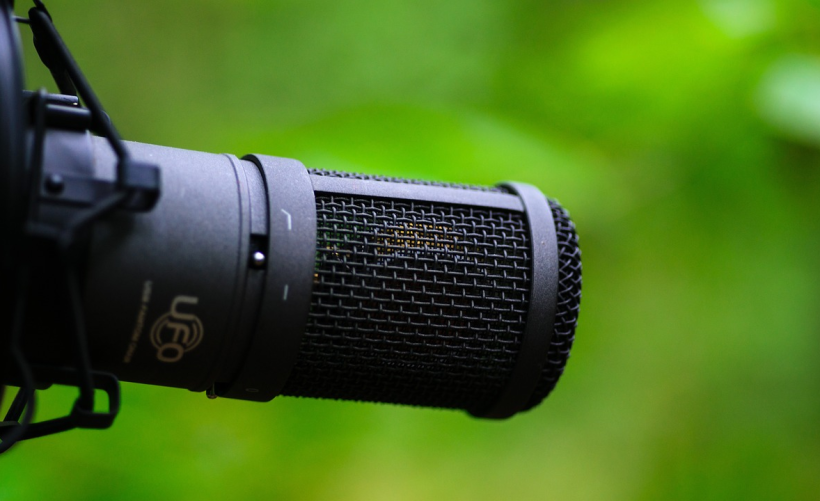 如何调整电脑中的麦克风音量？