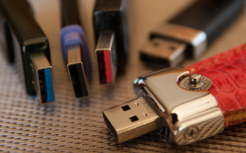 三星电脑如何正确使用U盘？