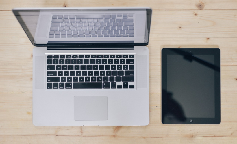 电脑无线网卡应安装在哪个位置？