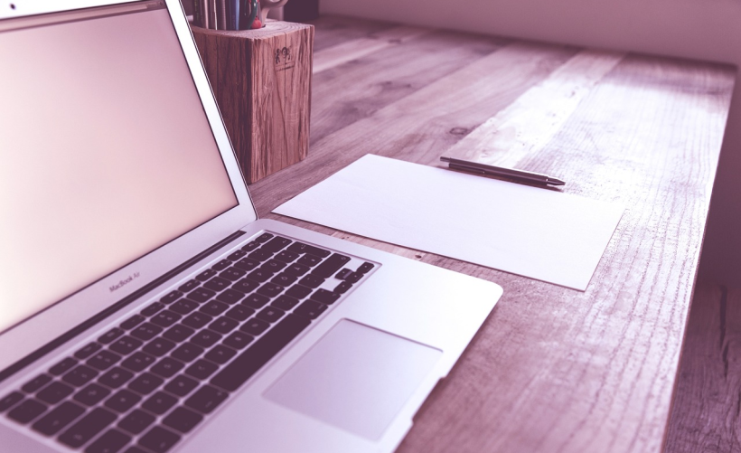 如何在Windows 10中快速找到程序搜索框？