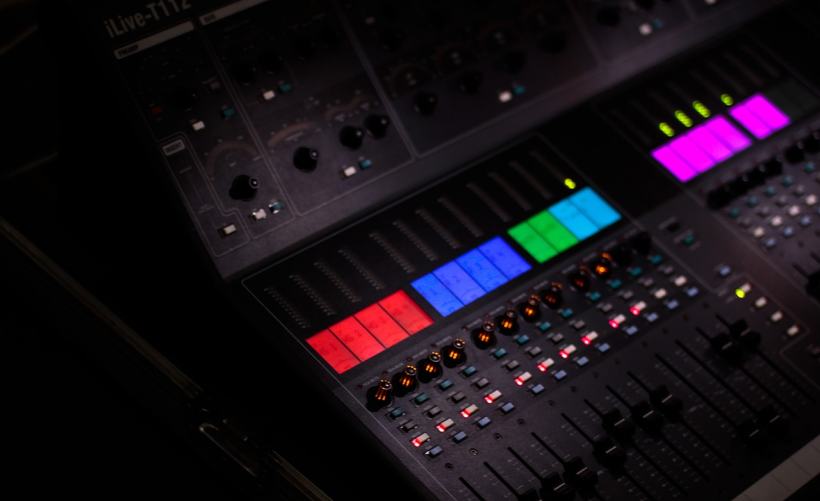 如何在Windows 10中配置音频设置？