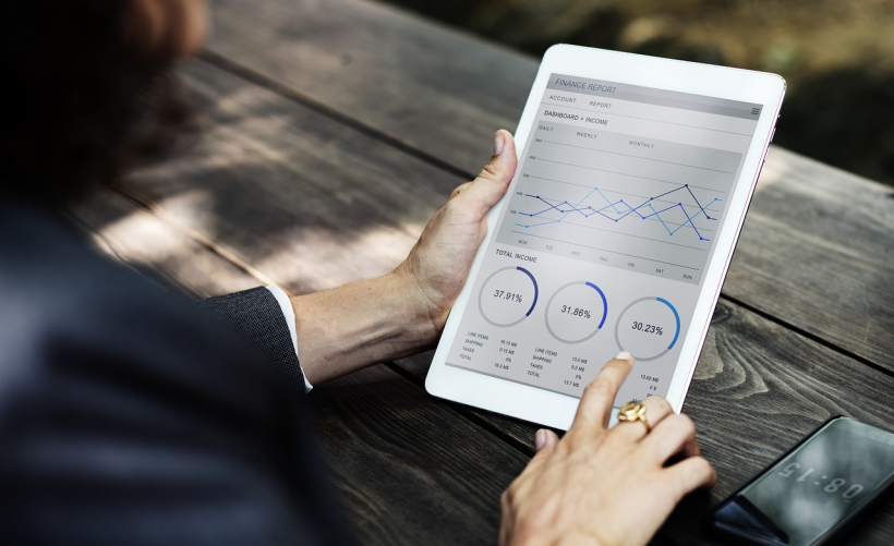 Windows 7中如何找到并使用画板工具？