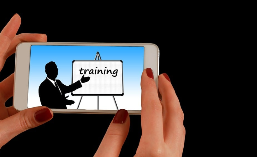 如何查找和修改Windows 10用户账户的权限设置？