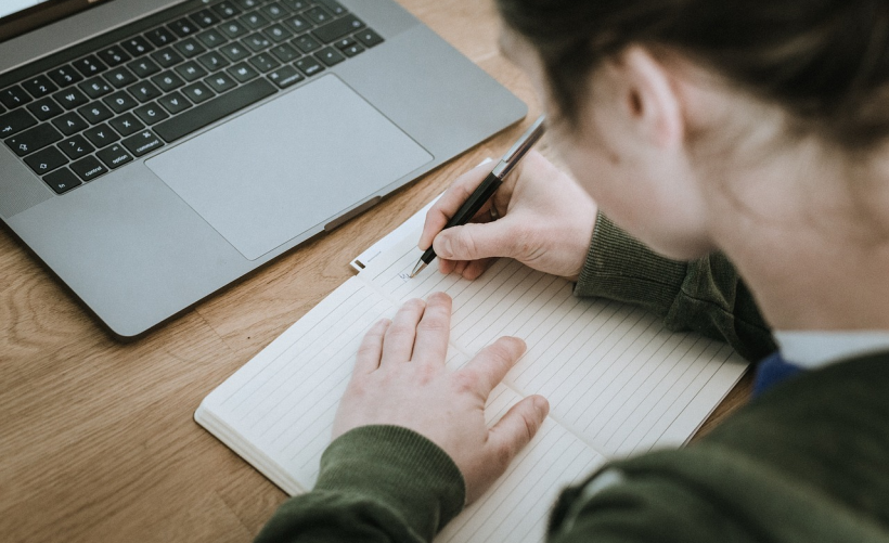 如何定位ISO镜像中的GHO文件？