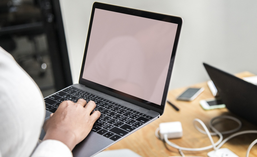 如何在Windows 10中找到自启动管理设置？