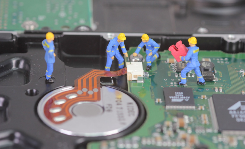 如何在电脑上找到备份与还原功能？