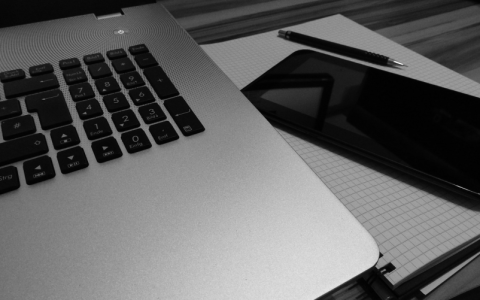 如何找到联想U盘的安全锁功能？