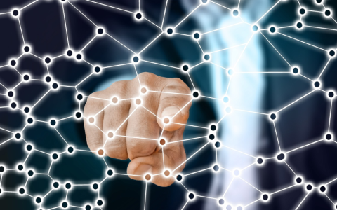 如何定位系统盘的引导镜像文件？