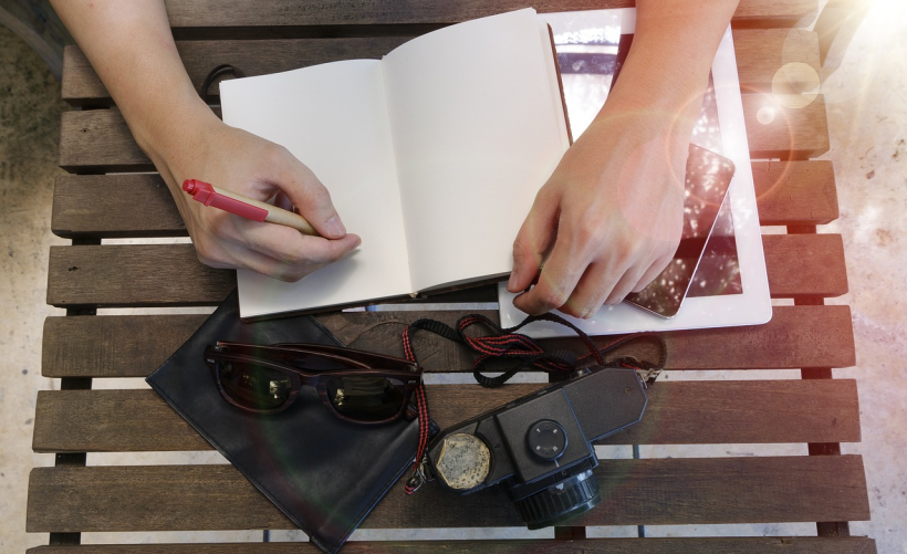 如何定位PE工具在硬盘中的具体位置？