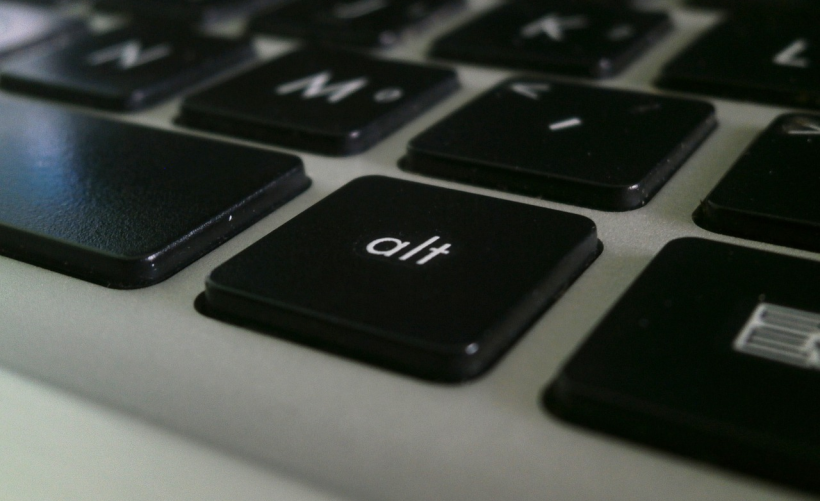 电脑中退出键的位置究竟隐藏在哪里？