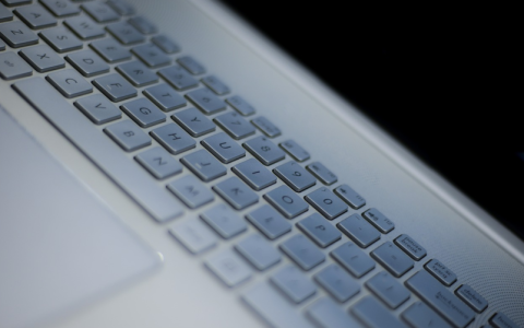 如何找到并使用ThinkPad电脑的一键恢复系统？