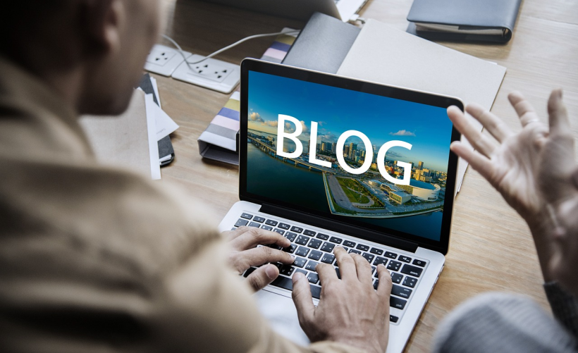 如何找到手机中用于文件管理的优盘功能？