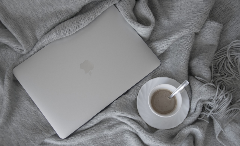 如何在MacBook Air上找到U盘接入点？