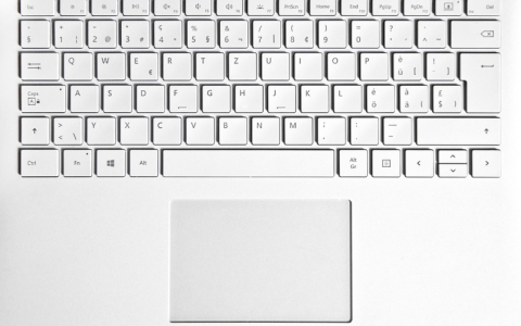 微软Laptop 2的复位键位置究竟在哪里？