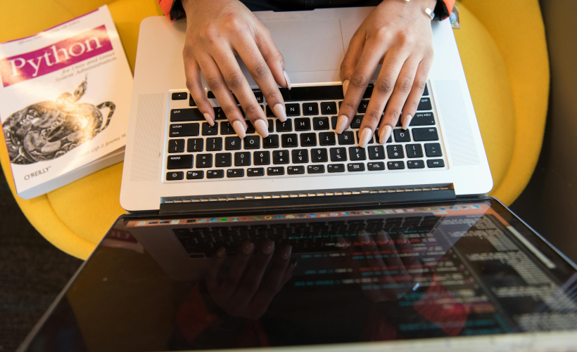 微软Laptop 2的复位键位置究竟在哪里？