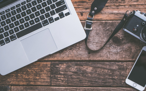 戴尔灵越14笔记本的开机键究竟隐藏在何处？