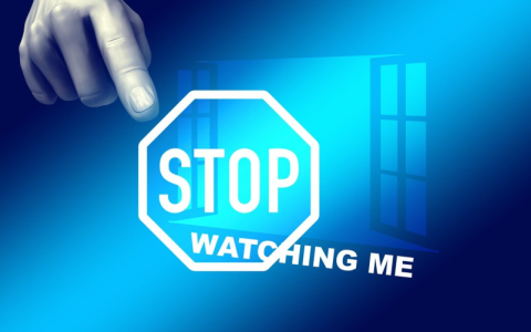 如何在Windows 8系统中找到并管理麦克风设置？